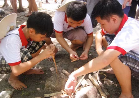 Để trẻ được tự phục vụ, được trải nghiệm là cách để giáo dục lòng yêu thương.