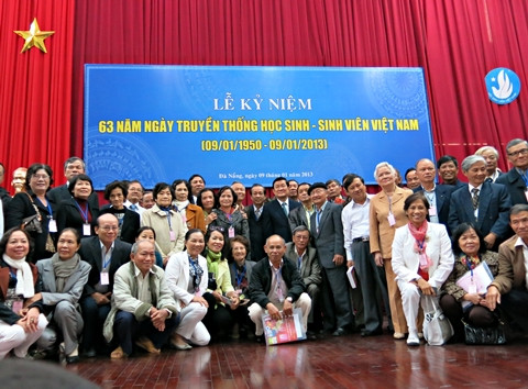 Chủ tịch nước bày tỏ sự xúc động, niềm vui bất ngờ được gặp nhiều đại biểu nguyên là cán bộ chủ chốt của phong trào.