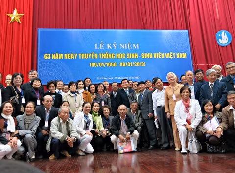 Chủ tịch nước bày tỏ sự xúc động, niềm vui bất ngờ được gặp nhiều đại biểu nguyên là cán bộ chủ chốt của phong trào.