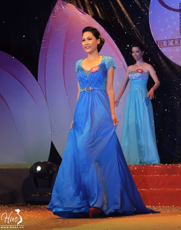 Nguyễn Thị Hà Vy >>Nhan sắc ngọt ngào của Hoa khôi Bích Khanh >>Ngẩn ngơ trước nhan sắc của Mỹ Nhân >> Ngắm vẻ đẹp căng tràn của Lê Hoàng Bảo Trân >>Thục Vy - Á khôi cực xinh trên đất Sài thành >>NGẮM NHAN SẮC MẶN MÀ CỦA HOA KHÔI PHẠM PHƯƠNG THẢO Vẻ đẹp ngọt ngào của hot girl Lilly Luta >> Hotgirl Thảo My "đốt cháy mùa đông" đón Noel