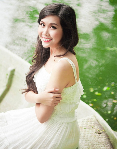 Hoa khôi của các trường đại học 2012 Trần Bửu Lâm là cán bộ Đoàn - Hội xuất sắc. Cô bạn từng vào chung kết Hoa khôi sinh viên toàn thành và Hoa hậu Phụ nữ Việt Nam qua ảnh 2012.