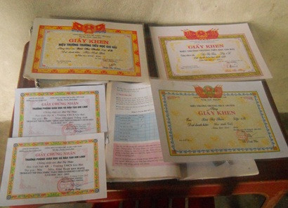 Những giấy khen của Thảo.