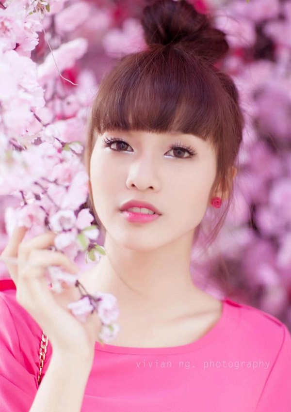 Các trang báo mạng lớn của Trung Quốc như Sina, QQ, Baidu, Laonanren… cho đến những trang mạng khác như 360doc, Yokamen, Woxihuan… đều đồng loạt cho đăng tải bộ hình cô gái 16 tuổi - “boxing girl” Khả Ngân hay Ngân Sushi của Việt Nam.