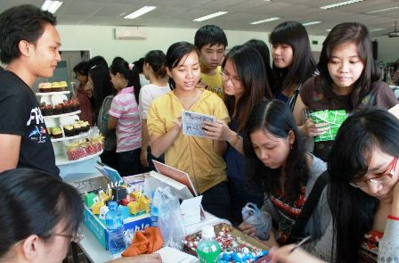 SV có thể chủ động kiếm thu nhập từ nhiều chương trình, hội chợ cuối năm. SV có thể chủ động kiếm thu nhập từ nhiều chương trình, hội chợ cuối năm.