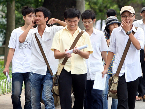 Thí sinh dự thi vào Trường đại học Bách khoa TP.HCM năm 2012 - Ảnh: Đào Ngọc Thạch Thí sinh dự thi vào Trường đại học Bách khoa TP.HCM năm 2012 - Ảnh: Đào Ngọc Thạch