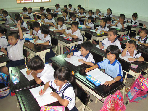 Sĩ số HS vượt quy định là chuyện hết sức phổ biến và rất nan giải đối với nhiều trường học ngay tại TP.HCM