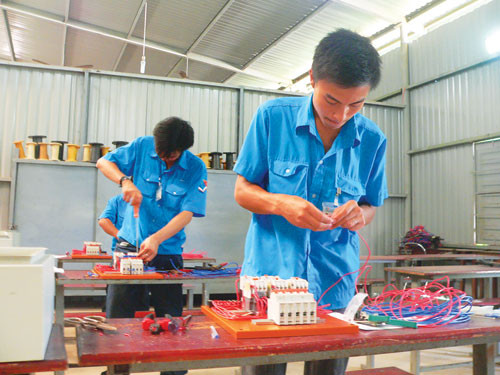 Doanh nghiệp cần nhiều lao động kỹ thuật trình độ cao đẳng, trung cấp - Ảnh: Mỹ Quyên Doanh nghiệp cần nhiều lao động kỹ thuật trình độ cao đẳng, trung cấp - Ảnh: Mỹ Quyên