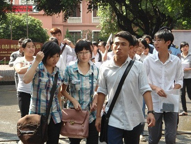 Học liên thông để nâng cao trình độ chứ không phải là chạy theo bằng cấp. Học liên thông để nâng cao trình độ chứ không phải là chạy theo bằng cấp.