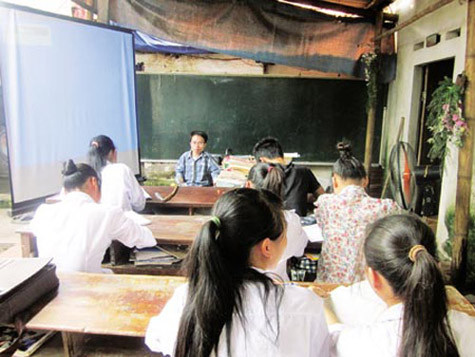 Một lớp học tại nhà của thầy Đức. Một lớp học tại nhà của thầy Đức.