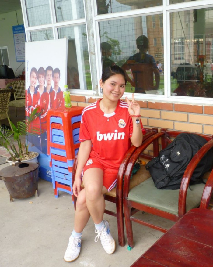 Hòa là cô gái tự tin, hòa đồng, nhiệt tình. Sở thích: thể thao, ca hát, du lịch. Sở trường: làm người khác cười, thuyết trình. Quan niệm sống: sống nhiệt tình, sống hết mình Hòa là cô gái tự tin, hòa đồng, nhiệt tình. Sở thích: thể thao, ca hát, du lịch. Sở trường: làm người khác cười, thuyết trình. Quan niệm sống: sống nhiệt tình, sống hết mình