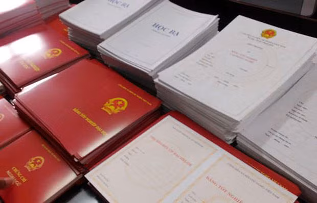 Thời buổi này mà tại chức bằng chính quy, lẽ đâu vàng trộn...cám ảnh 2