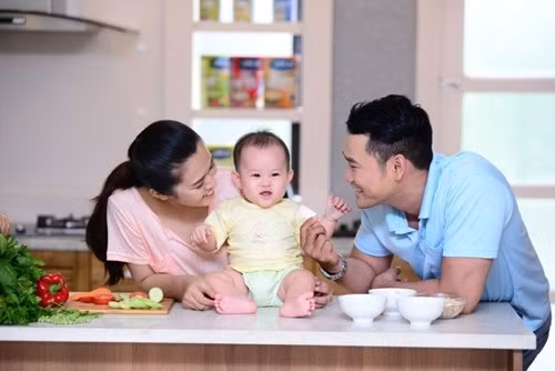 Rèn con ăn “tự lập” là một trong những trải nghiệm tuyệt vời của bố. Rèn con ăn “tự lập” là một trong những trải nghiệm tuyệt vời của bố.