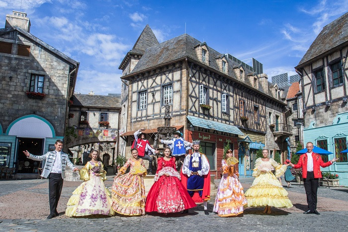 Lễ hội Carnival tại khu du lịch Sun World Ba Na Hills. Lễ hội Carnival tại khu du lịch Sun World Ba Na Hills.