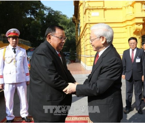 Tổng Bí thư Nguyễn Phú Trọng đón Tổng Bí thư, Chủ tịch nước Lào Bounnhang Vorachith. (Ảnh: Trí Dũng/TTXVN). Tổng Bí thư Nguyễn Phú Trọng đón Tổng Bí thư, Chủ tịch nước Lào Bounnhang Vorachith. (Ảnh: Trí Dũng/TTXVN).