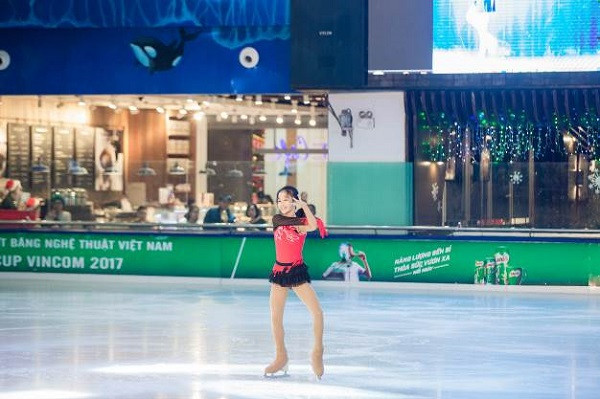 Trần Khánh Linh với màn trình diễn rất ấn tượng của mình. Trần Khánh Linh với màn trình diễn rất ấn tượng của mình.