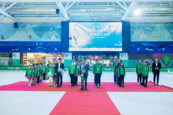 Các vận động viên tại buổi lễ khai mạc Giải trượt băng nghệ thuật Việt Nam 2017. Các vận động viên tại buổi lễ khai mạc Giải trượt băng nghệ thuật Việt Nam 2017.