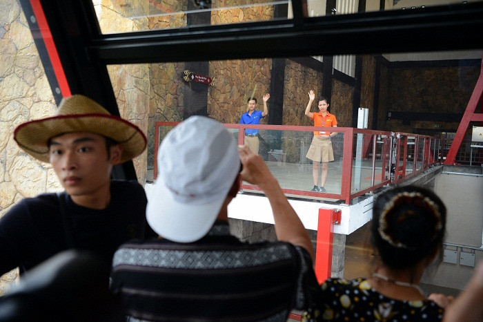 Thái độ niềm nở của nhân viên tại khu du lịch.