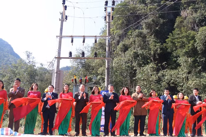 EVNNPC đưa điện về thôn La Hát, tỉnh Lạng Sơn.