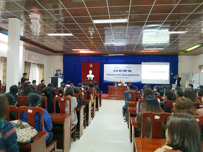 Toàn cảnh lễ ký kết. Toàn cảnh lễ ký kết.