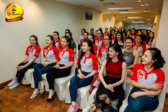 Dù lịch hoạt động khá dày đặc nhưng các thí sinh vẫn luôn giữ được nét tươi tắn. Dù lịch hoạt động khá dày đặc nhưng các thí sinh vẫn luôn giữ được nét tươi tắn.