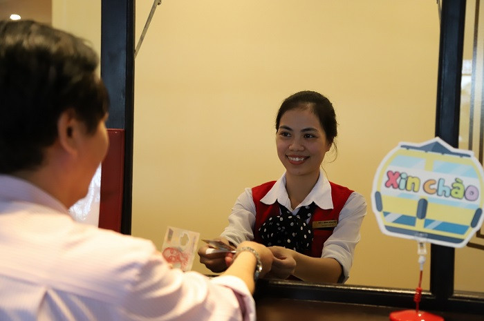 Văn hóa "xin chào" tại khu du lịch Sun World Ba Na Hills. Văn hóa "xin chào" tại khu du lịch Sun World Ba Na Hills.