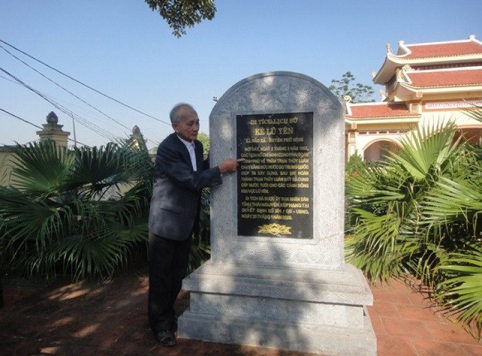 Thầy Diễm ở xã Đào Xá luôn nhiệt tình hết mình với công việc chung (Trong ảnh Thầy Diễm thường xuyên trông nom chăm sóc di tích lịch sử kè Lũ Yên nơi Bác Hồ về thăm năm 1958). (Ảnh: VĂN MƯU) Thầy Diễm ở xã Đào Xá luôn nhiệt tình hết mình với công việc chung (Trong ảnh Thầy Diễm thường xuyên trông nom chăm sóc di tích lịch sử kè Lũ Yên nơi Bác Hồ về thăm năm 1958). (Ảnh: VĂN MƯU)