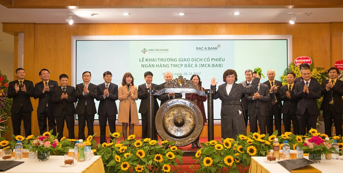 Giây phút khai trương giao dịch cổ phiếu BAC A BANK. Giây phút khai trương giao dịch cổ phiếu BAC A BANK.