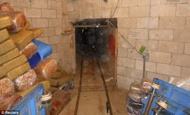 Một lượng ma túy lớn được phát hiện bên trong đường hầm
