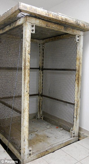 Thang máy thủy lực bên trong đường hầm ma túy mới được phát hiện