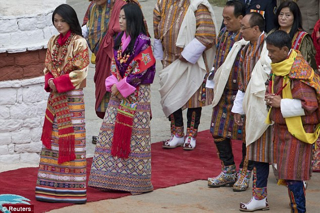 Jetsun Pema và đám rước là các ca sĩ trong ngày cưới Jetsun Pema và đám rước là các ca sĩ trong ngày cưới