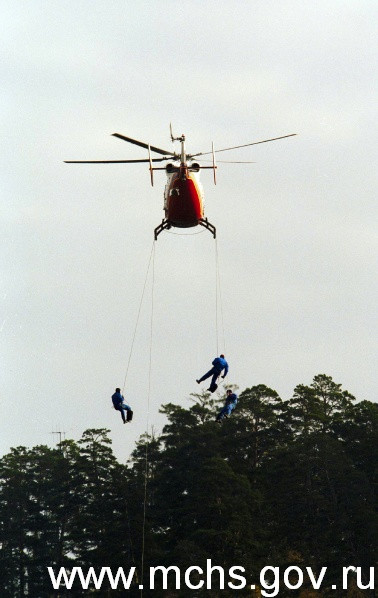 Lực lượng cứu hộ Nga trong một đợt huấn luyện cứu hộ