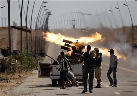 Hiện các tay súng của NTC đang tập trung ở quảng trường Zafran nằm cách trung tâm Sirte khoảng 1 km.