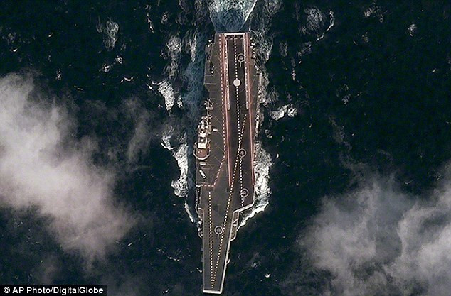 Ảnh tàu sân bay Thi Lang được chụp bằng vệ tinh của DigitalGlobe Ảnh tàu sân bay Thi Lang được chụp bằng vệ tinh của DigitalGlobe