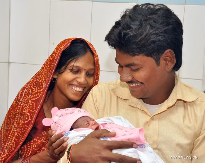 Niềm vui của gia đình bé Nargis