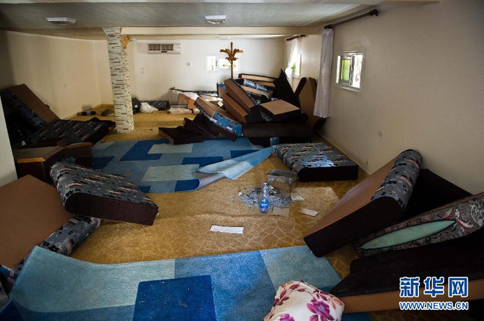 Theo lời kể của các nhân chứng, trong 3 tuần ở đây, Đại tá Gaddafi đã sống trong cảnh thiếu thốn và đầy sợ hãi. Theo lời kể của các nhân chứng, trong 3 tuần ở đây, Đại tá Gaddafi đã sống trong cảnh thiếu thốn và đầy sợ hãi.