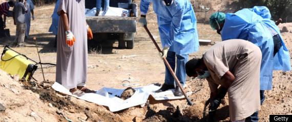 Thi thể các nạn nhân của vụ thảm sát năm 1996 dưới chính quyền Gaddafi. Thi thể các nạn nhân của vụ thảm sát năm 1996 dưới chính quyền Gaddafi.