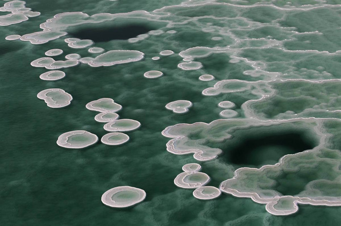 Muối biển đang hình thành ở phía nam Biển Chết hôm 10/11. Biển Chết là một trong 28 ứng cử viên trong danh sách bầu chọn 7 Kỳ quan thiên nhiên thế giới mới. Muối biển đang hình thành ở phía nam Biển Chết hôm 10/11. Biển Chết là một trong 28 ứng cử viên trong danh sách bầu chọn 7 Kỳ quan thiên nhiên thế giới mới.