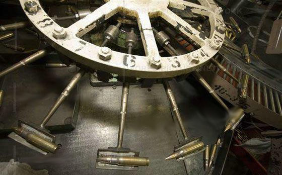 Bên trong nhà máy sản xuất đạn của Mỹ