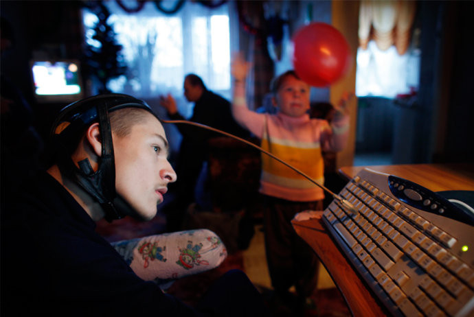 Nikita đang học tiếng Nga