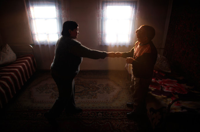 Berik Syzdykov và mẹ