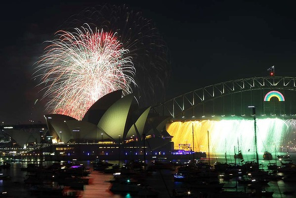 Theo giới truyền thông Úc, lễ hội bắn pháo hoa năm mới 2012 tại Sydney đã thu hút 1,5 triệu người tới tham dự. Sự kiện này diễn ra trước khi Giao thừa đến với Sydney vào khoảng 20 tối ngày 31/12/2011 Theo giới truyền thông Úc, lễ hội bắn pháo hoa năm mới 2012 tại Sydney đã thu hút 1,5 triệu người tới tham dự. Sự kiện này diễn ra trước khi Giao thừa đến với Sydney vào khoảng 20 tối ngày 31/12/2011