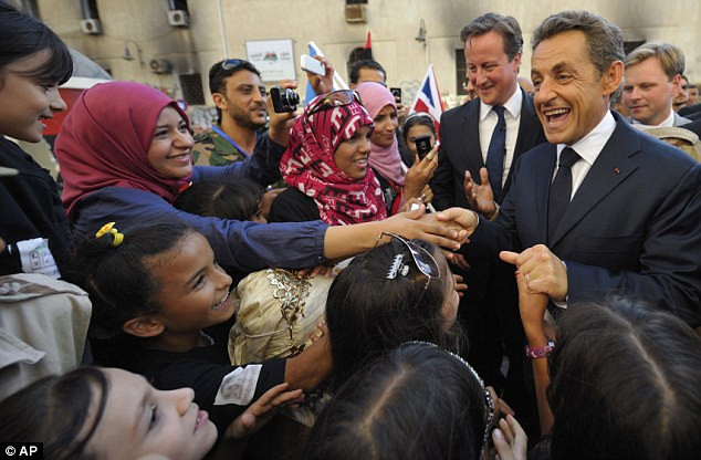 Theo Reuters, các lãnh đạo mới của Libya hy vọng chuyến đi của ông Sarkozy và ông Cameron sẽ giúp Libya nhận được những khoản viện trợ để tái thiết đất nước. Theo Reuters, các lãnh đạo mới của Libya hy vọng chuyến đi của ông Sarkozy và ông Cameron sẽ giúp Libya nhận được những khoản viện trợ để tái thiết đất nước.