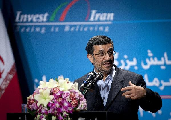 Tổng thống Iran Mahmoud Ahmadinejad phát biểu tại "Hội nghị Thượng đỉnh Đầu tư Iran" tại Tehran Tổng thống Iran Mahmoud Ahmadinejad phát biểu tại "Hội nghị Thượng đỉnh Đầu tư Iran" tại Tehran