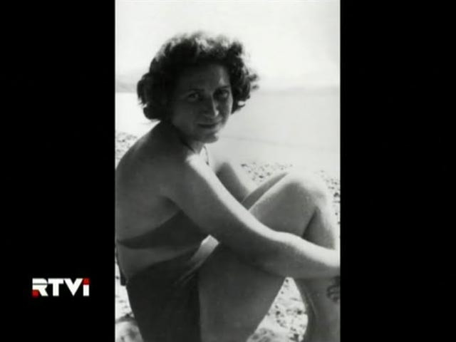 Bà Svetlana Alliluyeva khi còn trẻ Bà Svetlana Alliluyeva khi còn trẻ