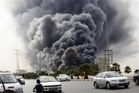 Hội đồng chuyển tiếp (NTC) cho biết sẽ công bố một "cuộc khủng hoảng" trong vài ngày tới trong khi các tay súng của họ tiến vào cửa ngõ phía Đông của Sirte.