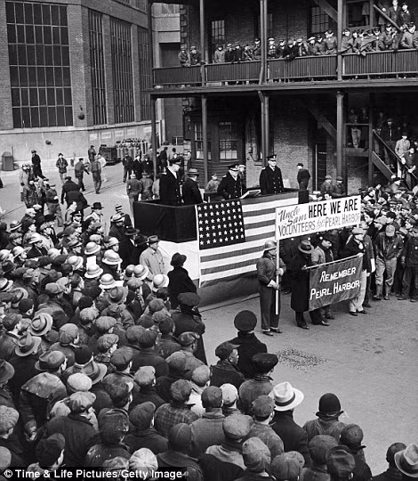 Những công dân yêu nước tại căn cứ hải quân tình nguyện tới Trân Châu Cảng