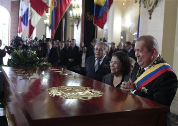 Tổng thống Chavex và chiếc quan tài nạm đá quý Tổng thống Chavex và chiếc quan tài nạm đá quý