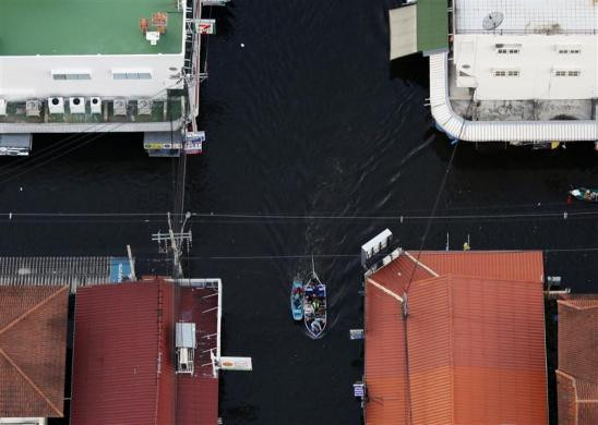 Phương tiện di chuyển trong mùa lũ Phương tiện di chuyển trong mùa lũ