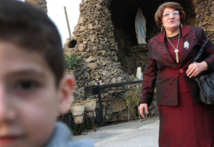 Những người Kito hữu Iraq tham dự thánh lễ tại Baghdad Những người Kito hữu Iraq tham dự thánh lễ tại Baghdad