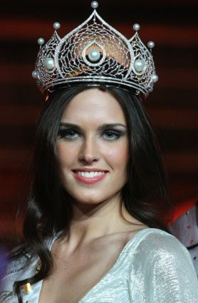 Malova đăng quang Hoa hậu Malova đăng quang Hoa hậu